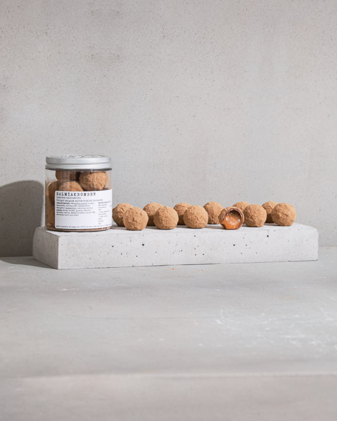 Salmiakbomben 12-pack i gruppen Chokoladeovertrukket lakrids hos Haupt Lakrits AB (100170122)
